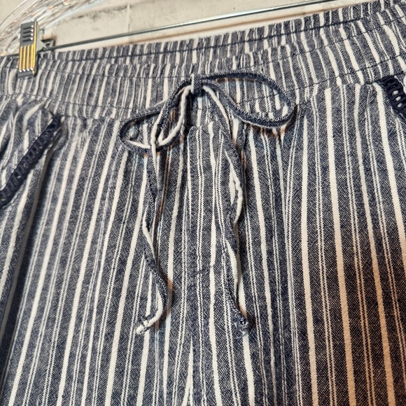 Briggs New York Blue and‎ White Wide Leg Pants - Picture 3 of 9